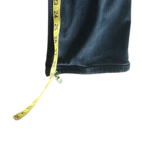 Boss Navy Blue Relaxed Pants with Smooth Fabric
Waist 36
Length 32 - Picture 6 of 7